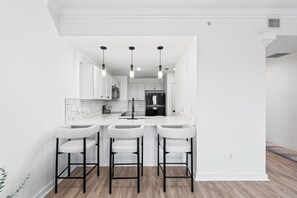 Private kitchen - 1 br condo in Origins! Across from the beach & less than a mile to Pier Park! (Panama City Beach)