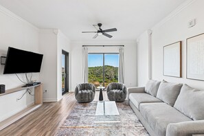 Living area - 1 br condo in Origins! Across from the beach & less than a mile to Pier Park! (Panama City Beach)