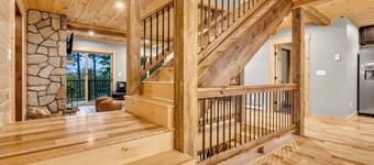 New Chalet, Outdoor Dome w/views, Lakes, Hottub, Firepit, Arcade, Wet Bar, Pets