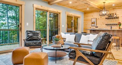 New Chalet, Outdoor Dome w/views, Lakes, Hottub, Firepit, Arcade, Wet Bar, Pets