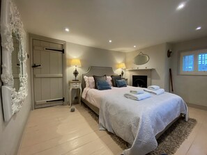 2 عدّة غرف نوم ومكواة/لوح كي وواي فاي مجانًا وملاءات أسرّة