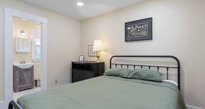Waterfront 2 bedroom on Squam (Suite 12)