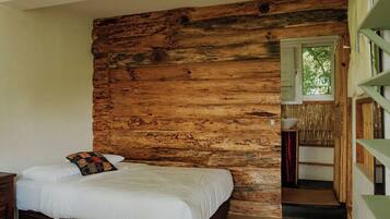 Classic Double Room | Down comforters, bed sheets