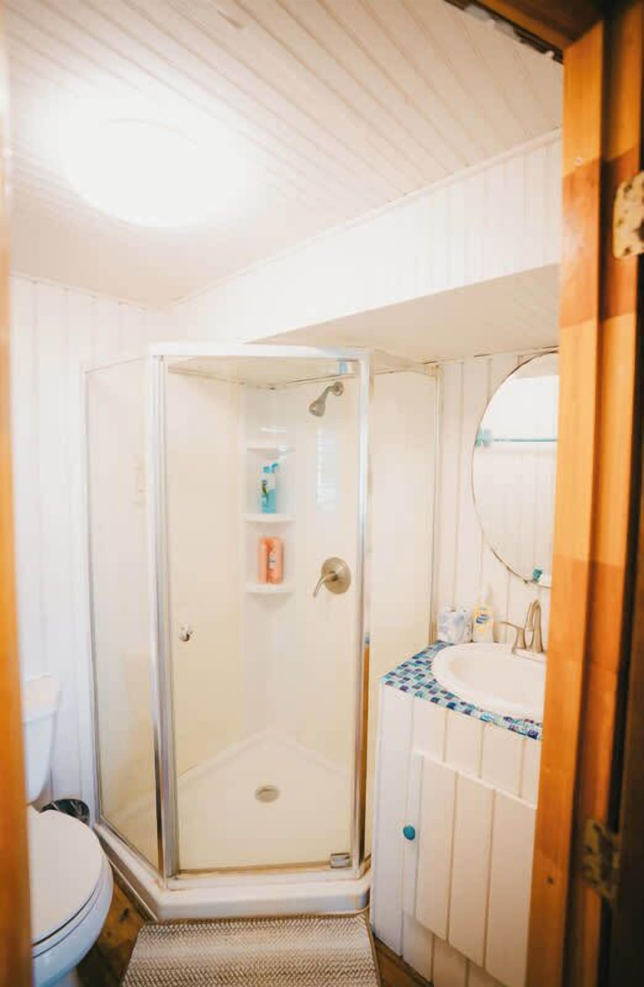 Douche, sèche-cheveux