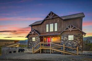 Exterior - Luxury Cabin with Views of Mt. Leconte! Rare Find (Sevierville)