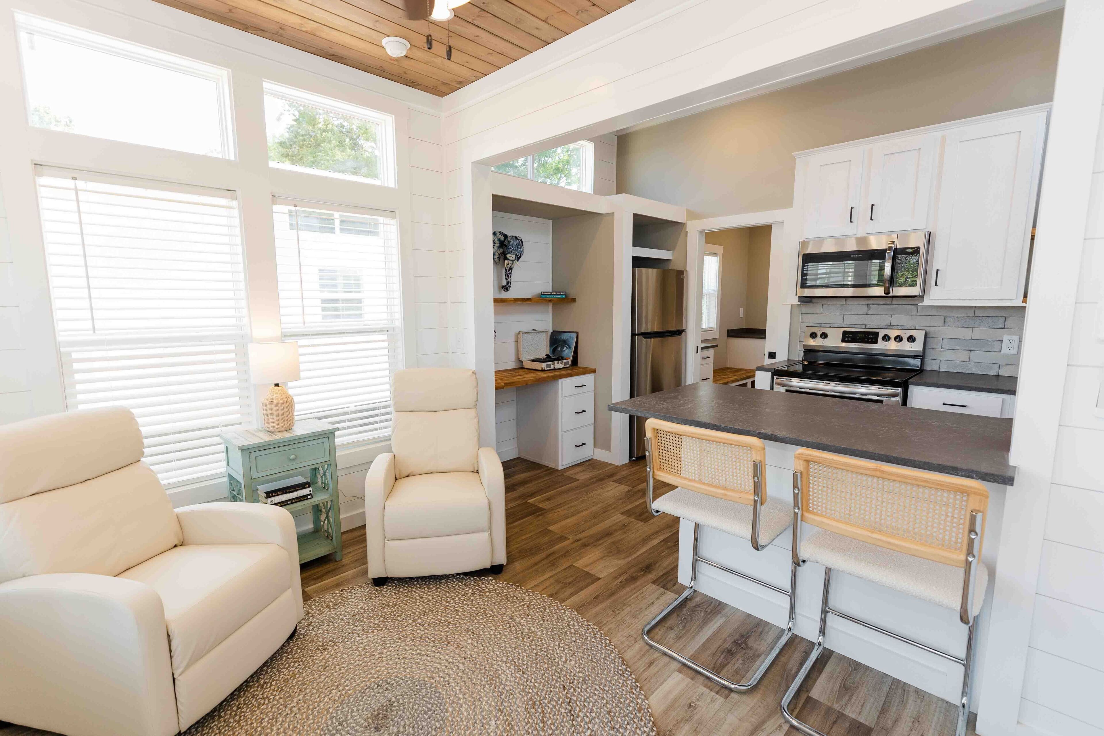 Lakeside Elegance: Cozy Tiny Home Retreat for Two #1
