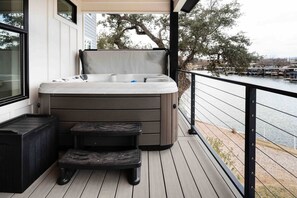 Bain à remous extérieur