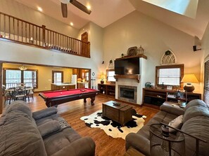 Smart TV, fireplace, ping pong, books