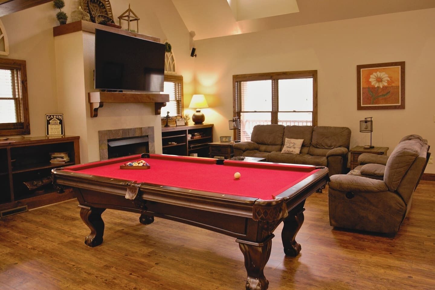 Smart TV, fireplace, ping pong, books