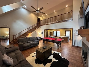 Smart TV, fireplace, ping pong, books