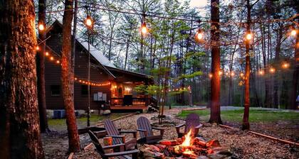 Secluded Cabin | Games, Fire Pit, Hot Tub, Pet OK