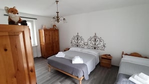 1 bedroom, iron/ironing board, WiFi, bed sheets
