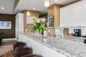 Interior - Golf in Luxury 4BDR Home Agaming Course (Kewadin)