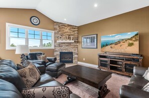 Interior - Golf in Luxury 4BDR Home Agaming Course (Kewadin)