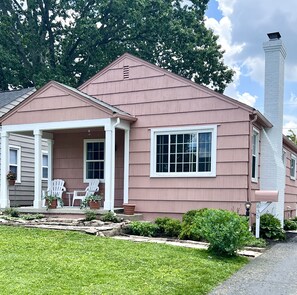 Exterior - The Pink House -2 bedroom, Downtown Columbus, OSU, short-north, nationwide arena (Columbus)