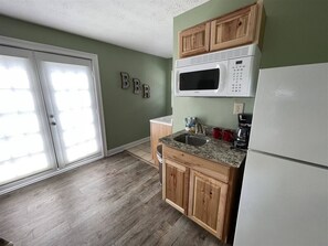 Fridge, microwave, coffee/tea maker - Bavarian Brook Unit 9a (Helen)