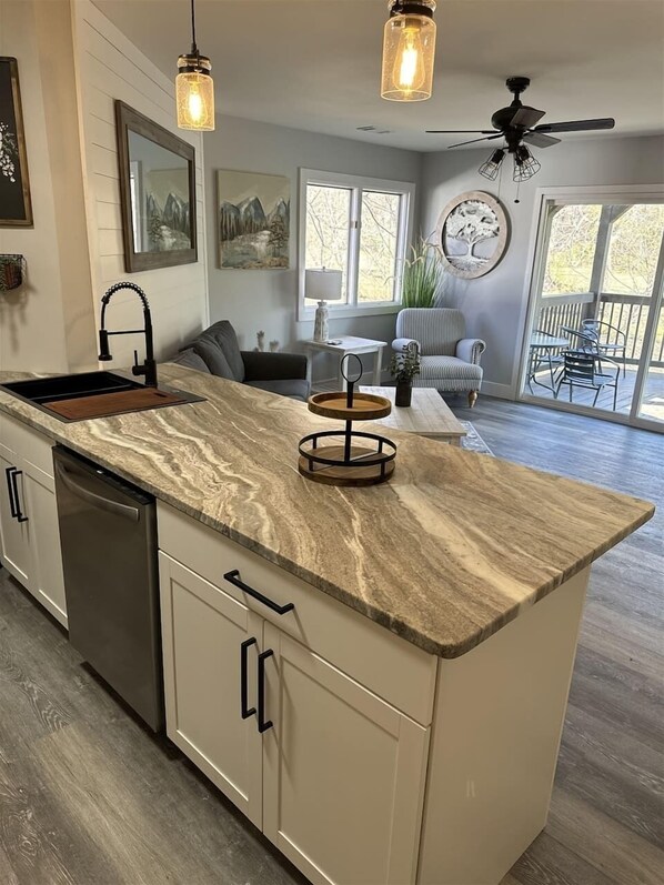 Interior - Rivers Edge 703c (Helen)