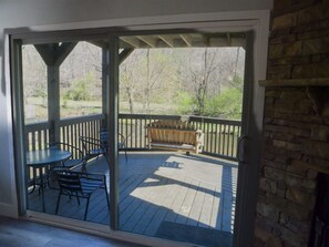 Outdoor dining - Rivers Edge 703c (Helen)