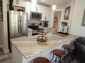 Fridge, microwave, oven, stovetop - Rivers Edge 703c (Helen)