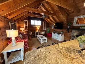 Smart TV, fireplace - Bavarian Brook Condo 12 (Helen)