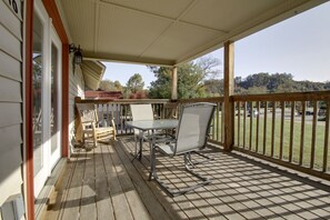Outdoor dining - Bavarian Brook Condo 16 (Helen)