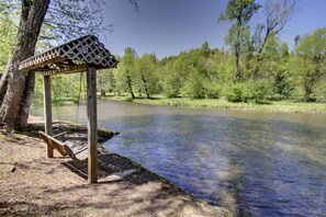 Miscellaneous - Rivers Edge 504 (Helen)