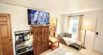 Neat & Tidy Private Entry Cozy Suite in Dayton Area with a Dedicated AC
