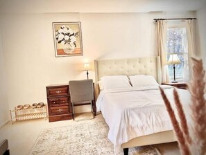 1 chambre, bureau, fer et planche à repasser, accès au Wi-Fi (inclus)
