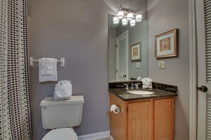 Shower, towels - Rivers Edge 703 (Helen)