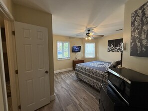 1 bedroom, WiFi, bed sheets - Rivers Edge 703A (Helen)