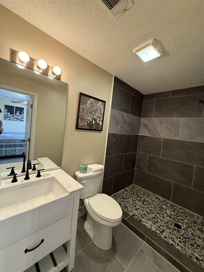 Shower, towels - Rivers Edge Condo 703A (Helen)