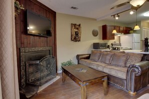 Smart TV, fireplace - Rivers Edge Condo 902 (Helen)