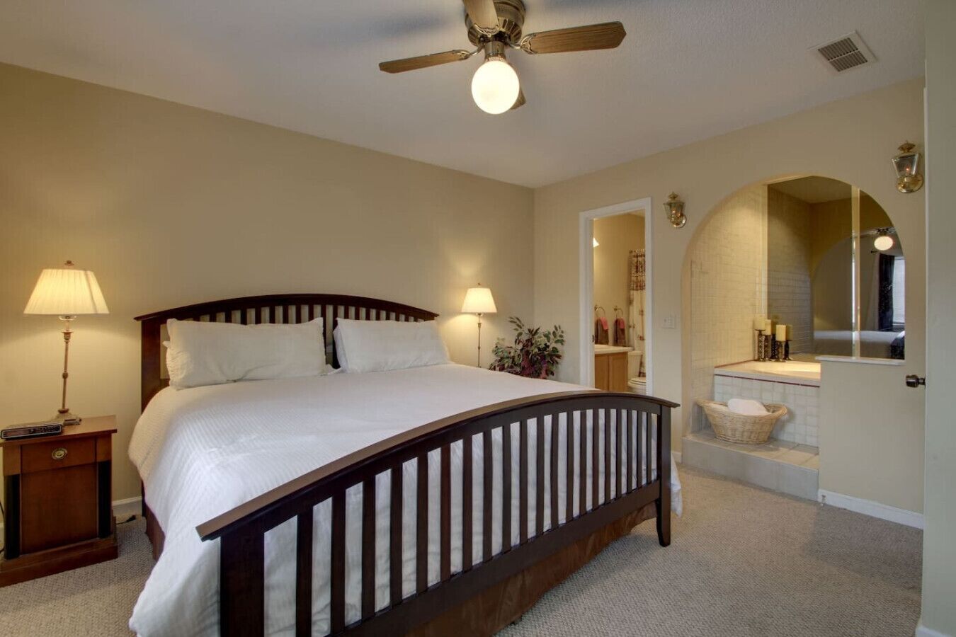 2 室のベッドルーム、WiFi、ベッドシーツ