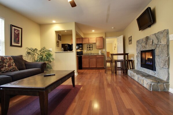 Smart TV, fireplace - Bavarian Brook Condo 11 (Helen)