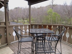 Outdoor dining - Rivers Edge 104 (Helen)
