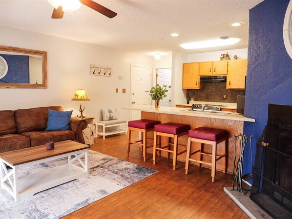 Smart TV, fireplace