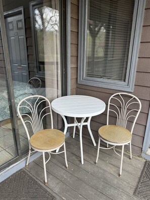 Outdoor dining - Rivers Edge 803 (Helen)