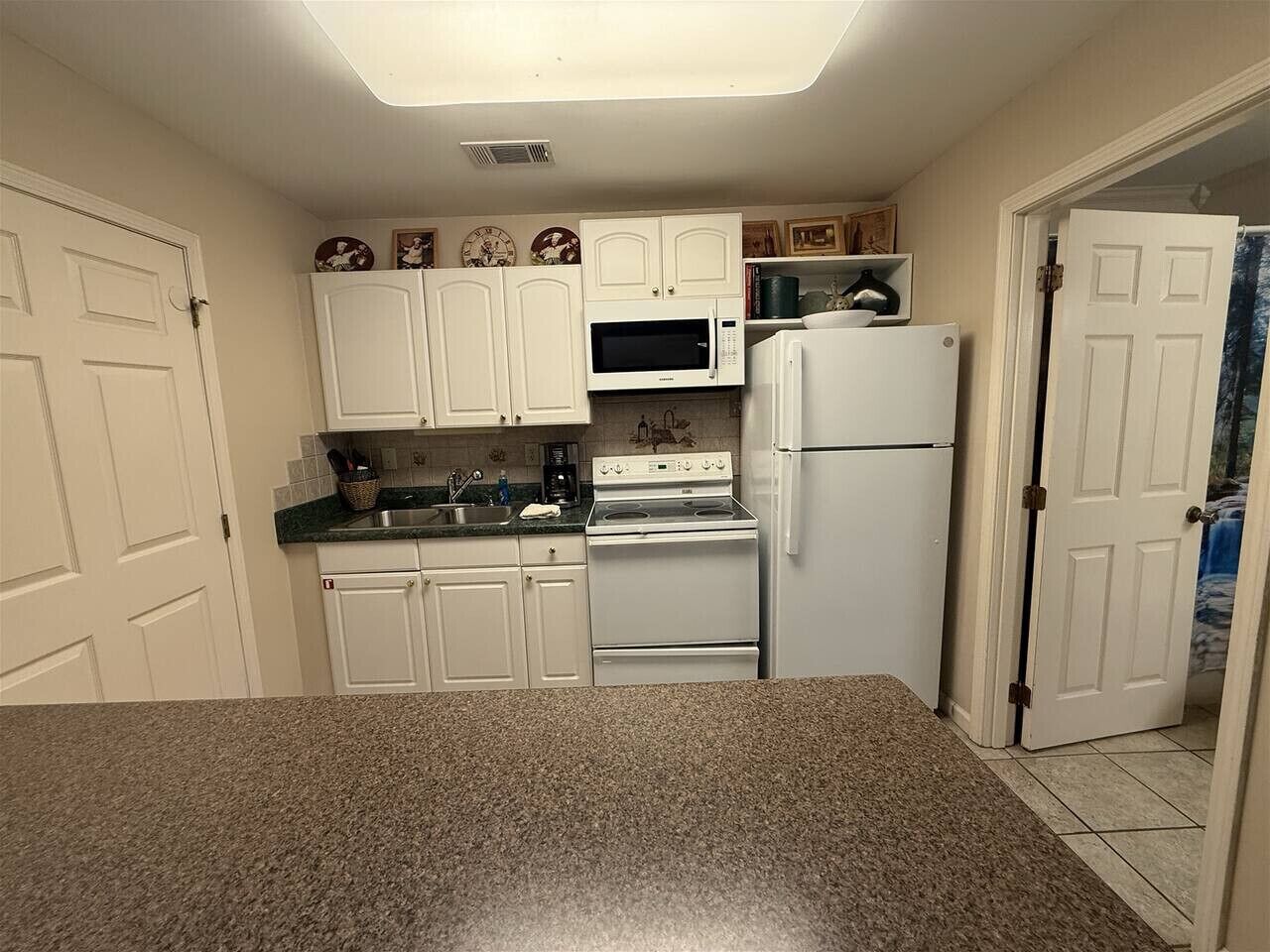 冰箱、微波炉、烤箱、炉灶