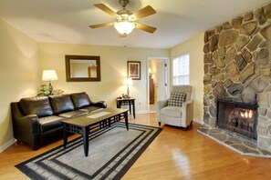 Smart TV, fireplace