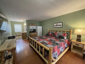 1 bedroom, WiFi, bed sheets - Bavarian Brook Unit 7 (Helen)