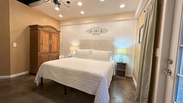 2 bedrooms, desk, iron/ironing board, WiFi