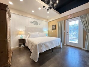 2 多间卧室、办公桌、熨斗/熨衣板、WiFi