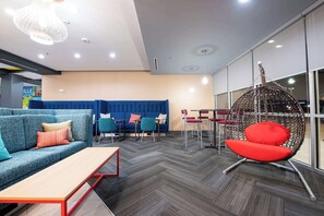 Lobby - Tru By Hilton Lewisville Vista Ridge Mall (Lewisville)