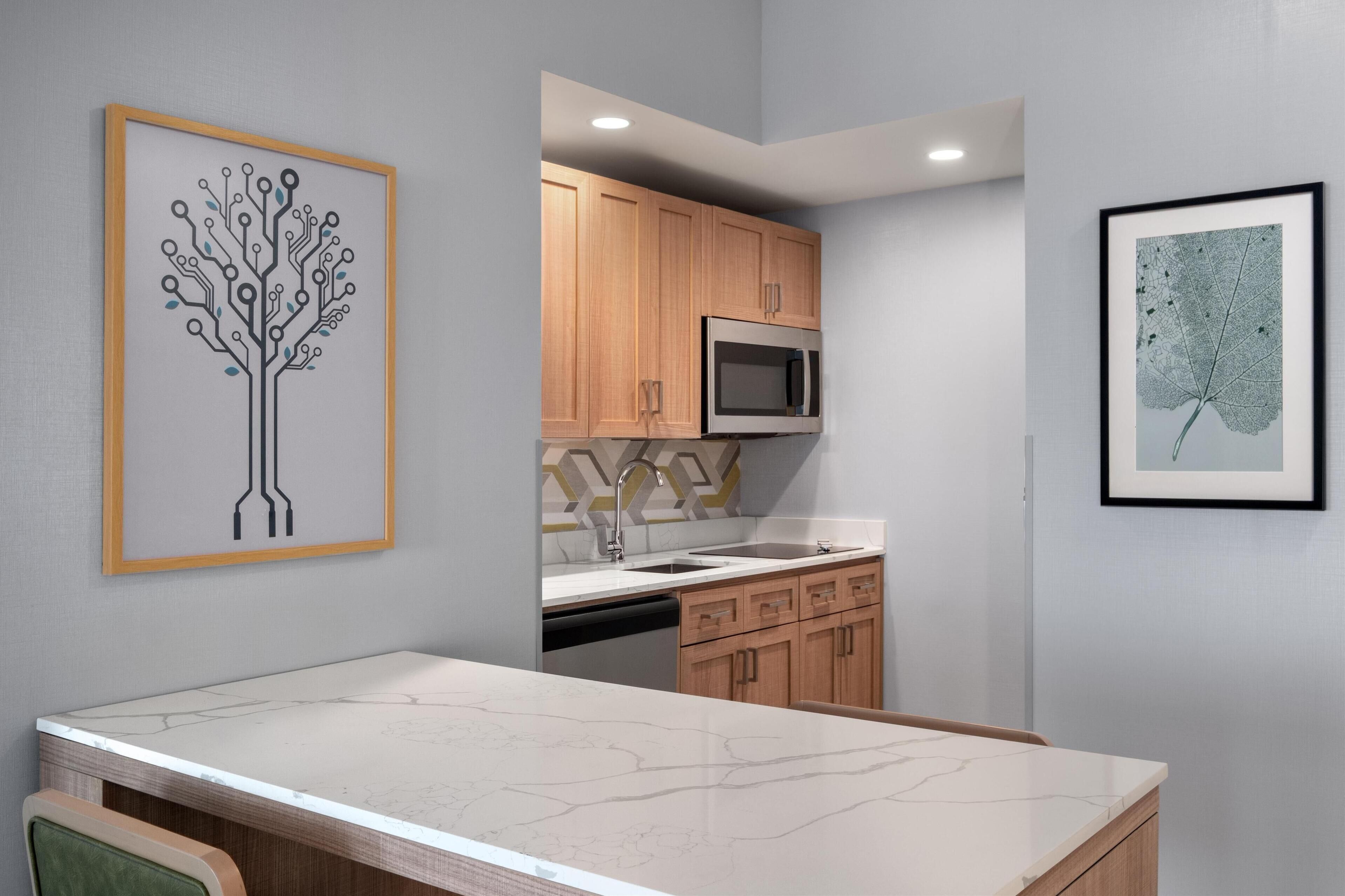 Estudio, 1 cama de matrimonio grande | Cocina privada | Frigorífico grande, microondas, placa de cocina y lavavajillas