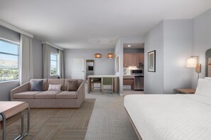 Full-sized fridge, microwave, stovetop, dishwasher - Homewood Suites By Hilton Fremont, Ca (Fremont)