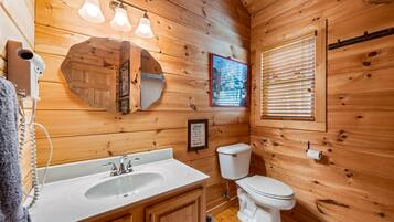 Douche, sĂšche-cheveux, serviettes fournies, savon