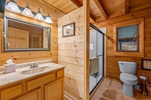 淋浴设施、吹风机、毛巾、肥皂