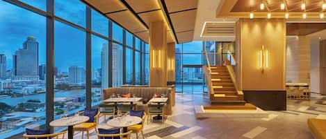 Petit déjeuner, déjeuner et dîner servis sur place