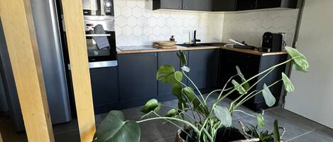 Fridge, microwave, oven, stovetop