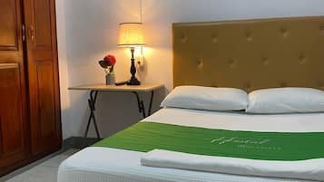 Economy Room | Premium bedding, down duvets, Select Comfort beds, iron/ironing board